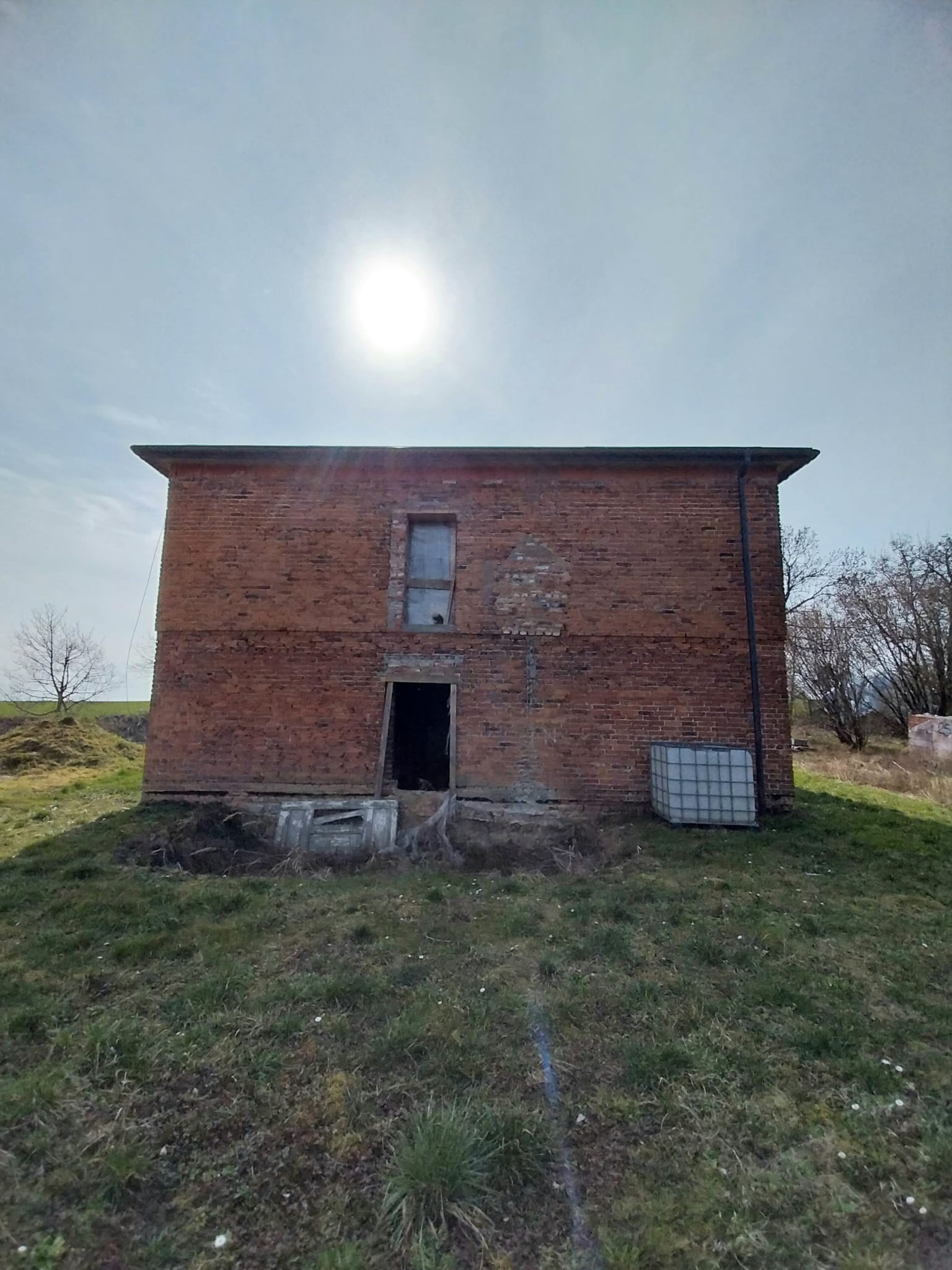 Działka rolno-budowlana z domem w cichej okolicy!