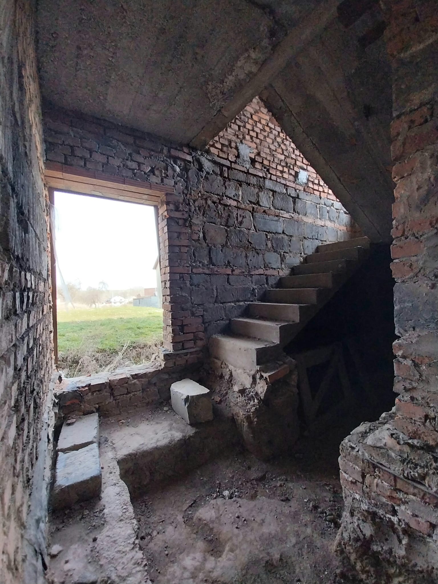 Działka rolno-budowlana z domem w cichej okolicy!