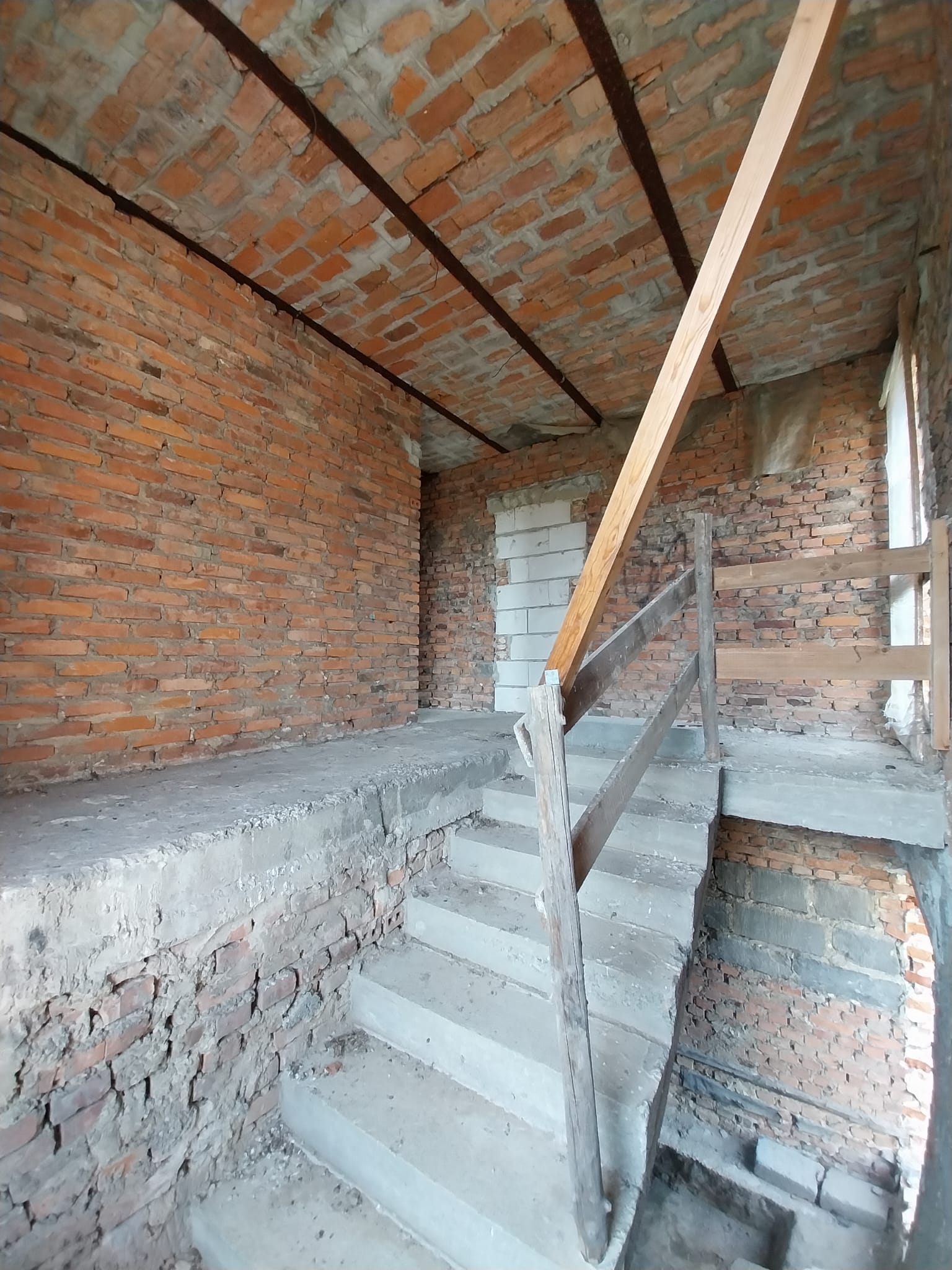 Działka rolno-budowlana z domem w cichej okolicy!