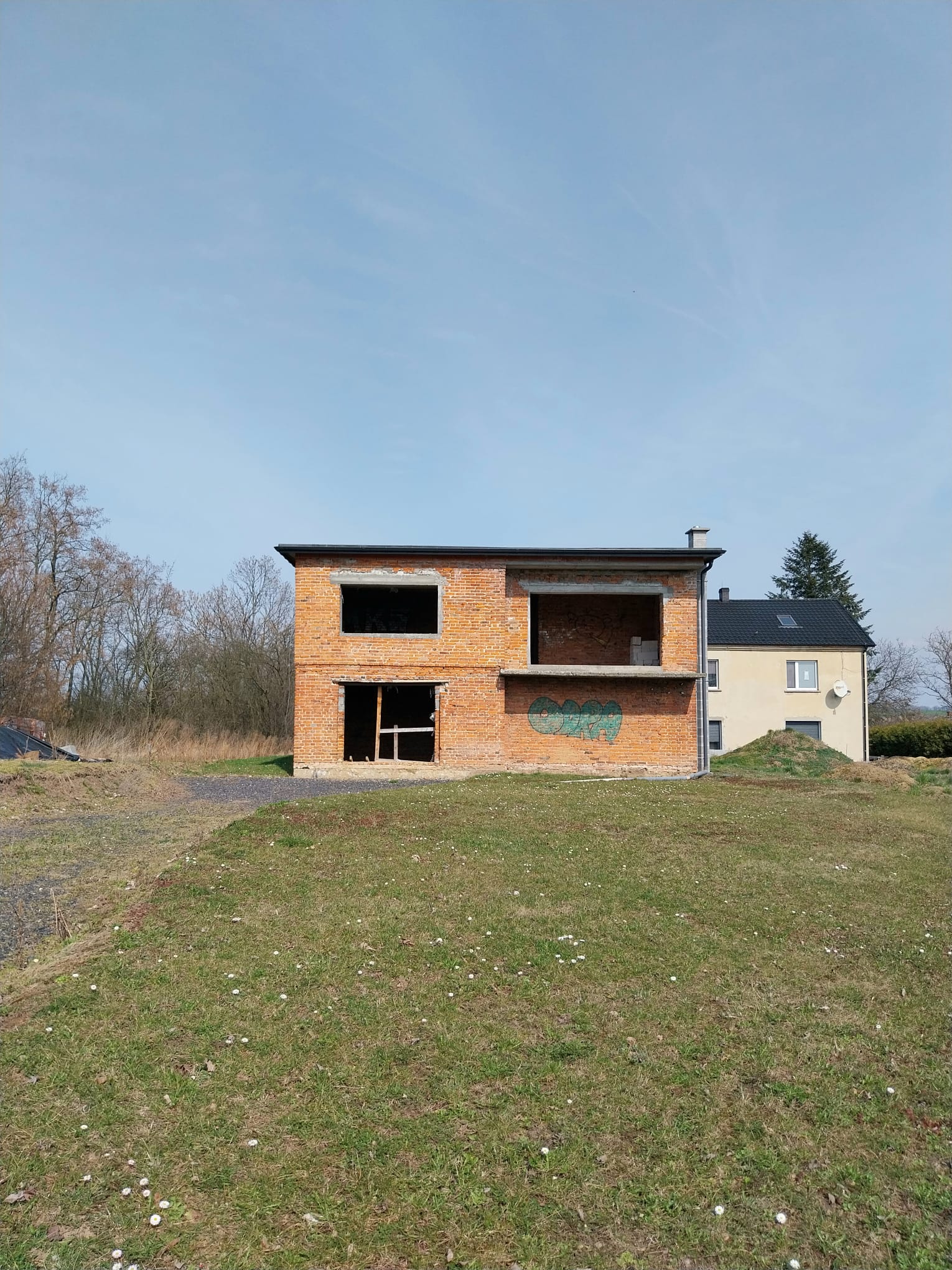 Działka rolno-budowlana z domem w cichej okolicy!