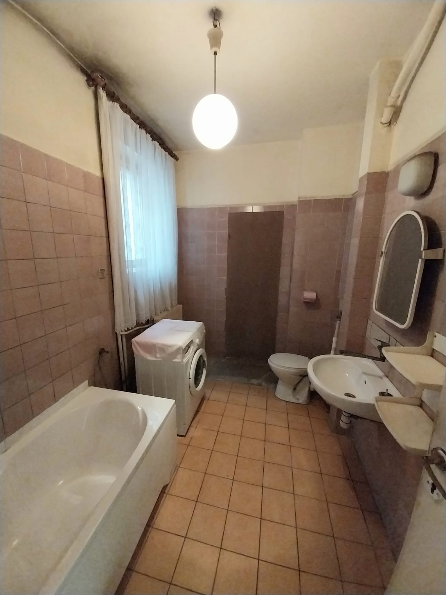 Dom z zabudową gospodarczą w spokojnej wsi!