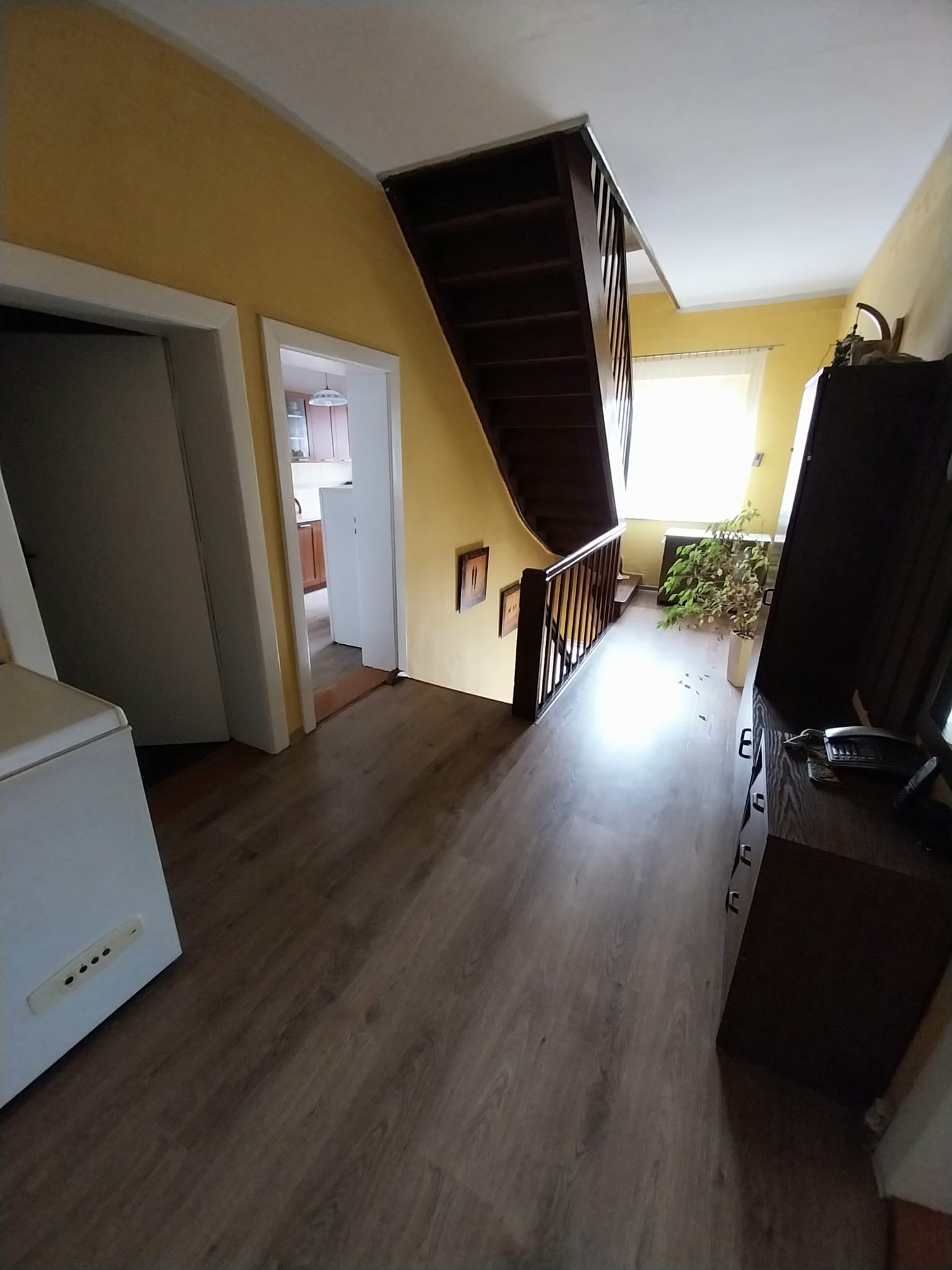 Dom z zabudową gospodarczą w spokojnej wsi!