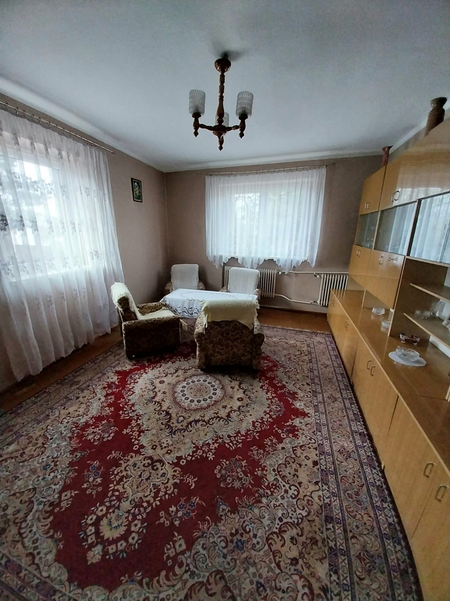 Dom z zabudową gospodarczą w spokojnej wsi!