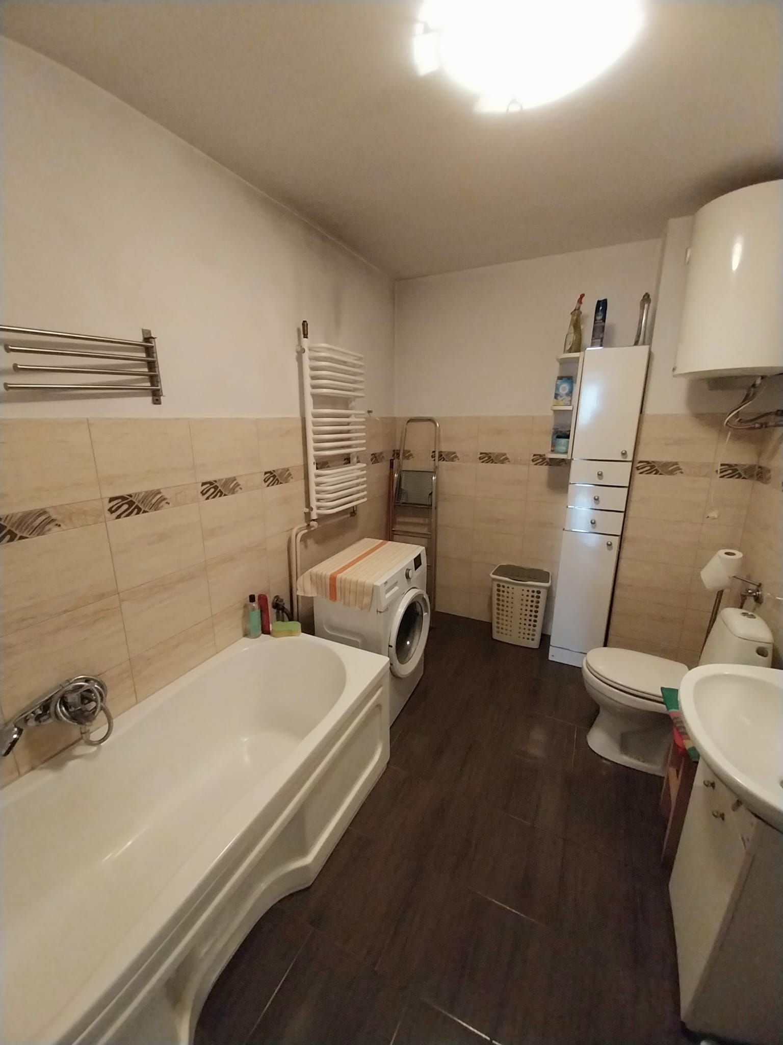 Dom z zabudową gospodarczą w spokojnej wsi!