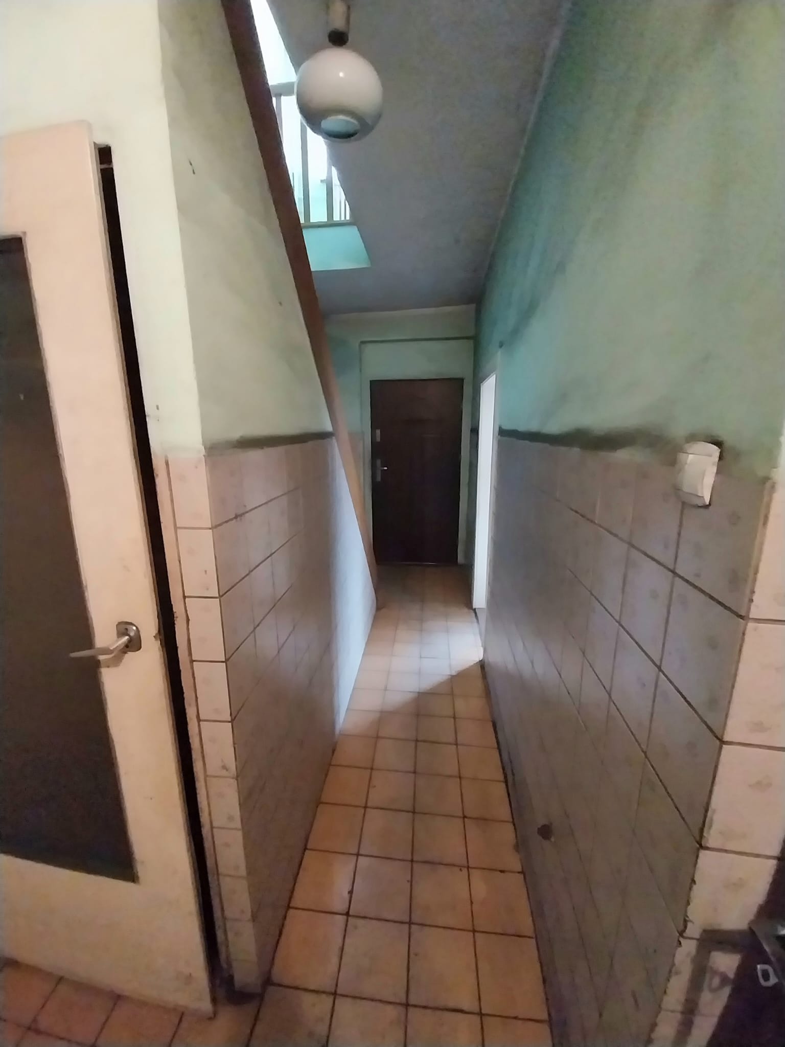 Dom z zabudową gospodarczą w spokojnej wsi!