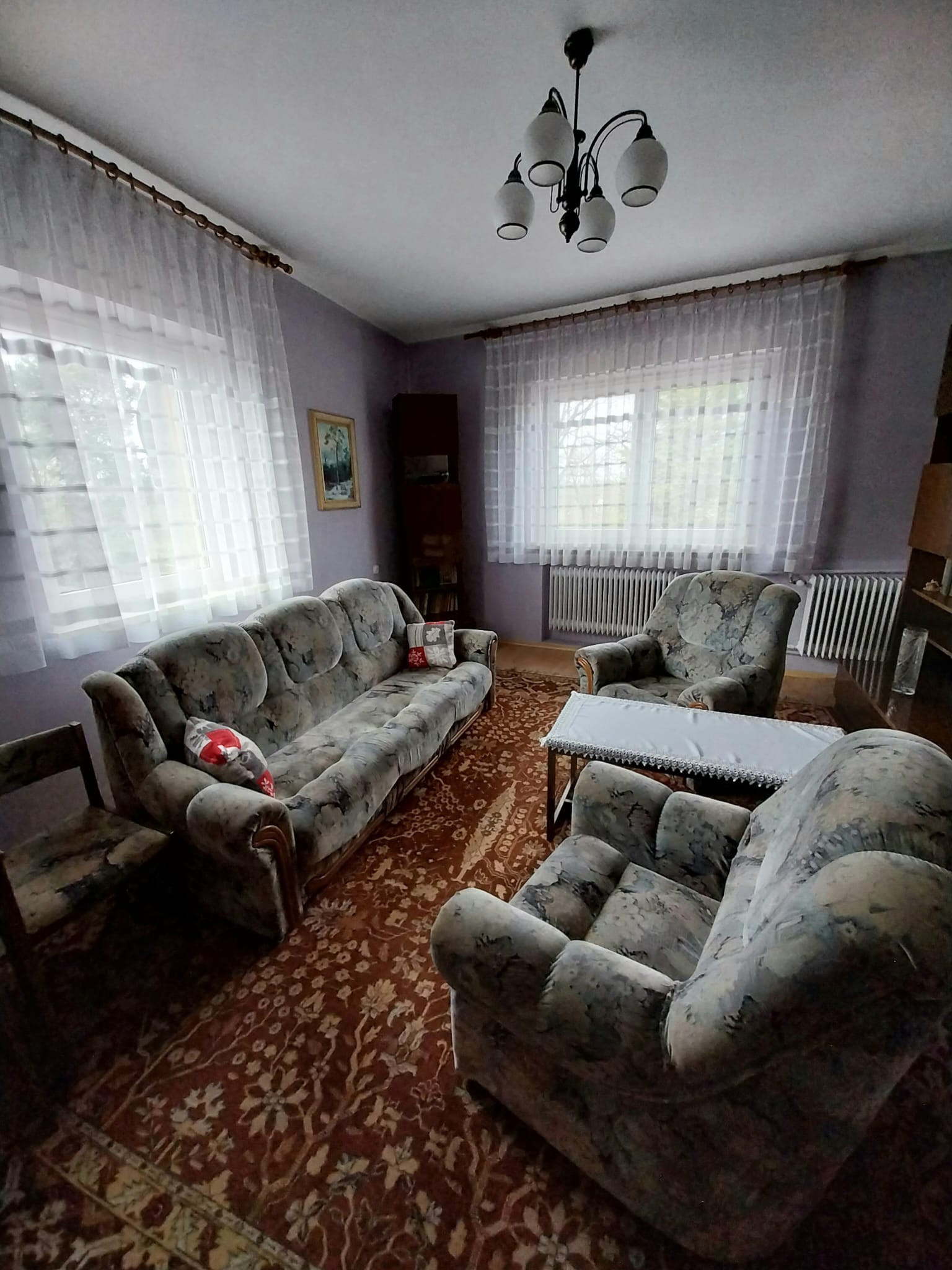 Dom z zabudową gospodarczą w spokojnej wsi!