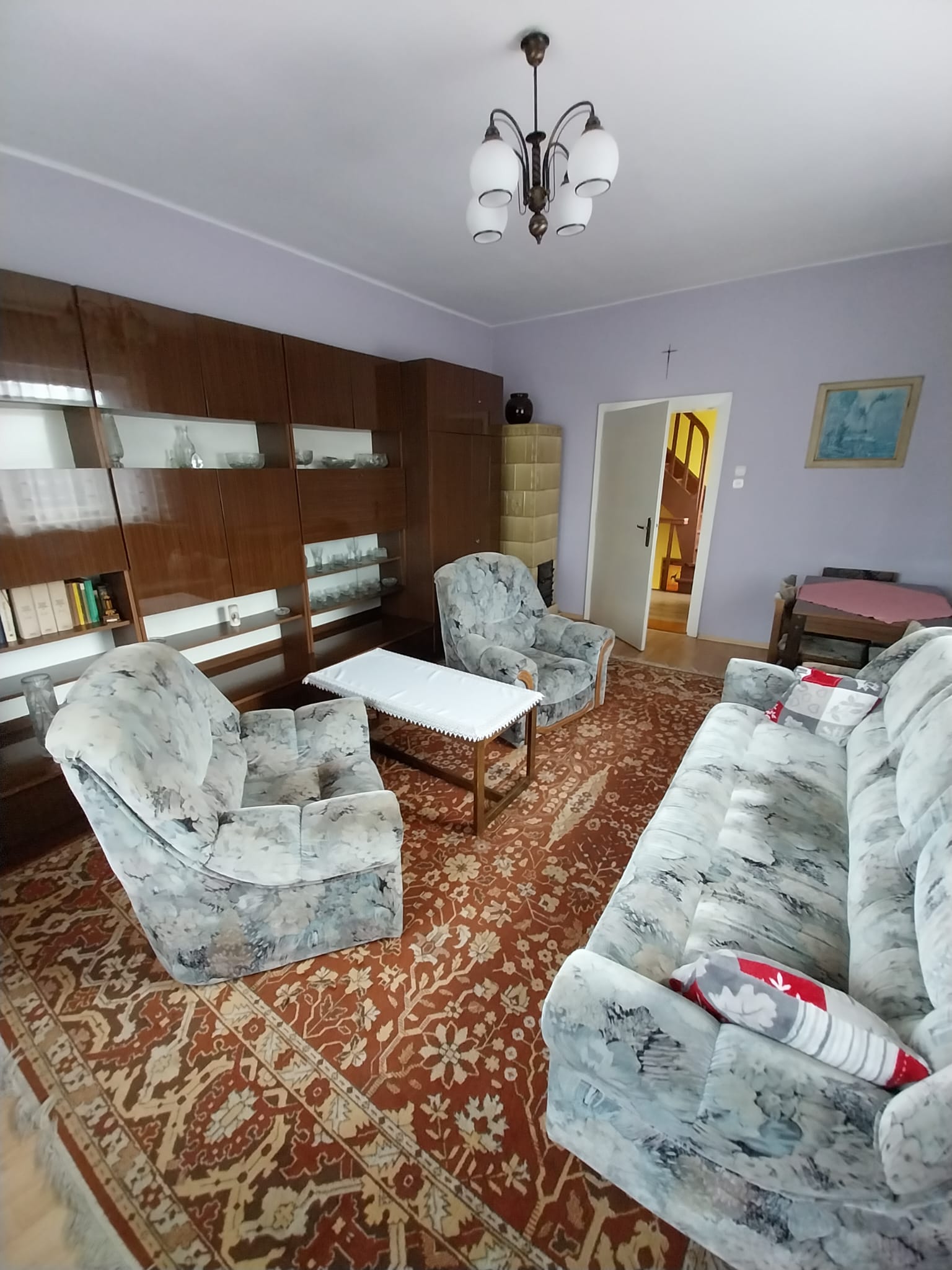 Dom z zabudową gospodarczą w spokojnej wsi!