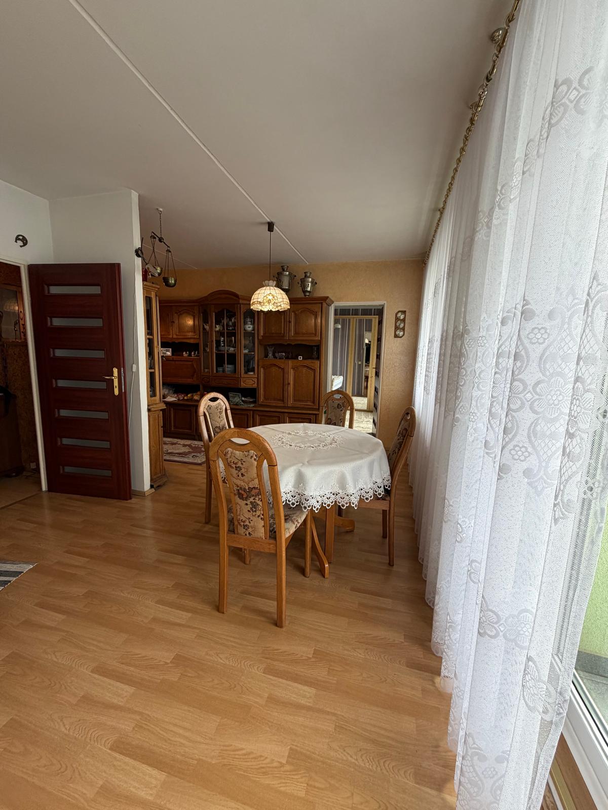 Przestronne mieszkanie 70m2 z dwoma balkonami w doskonałej lokalizacji Rybnika i komórką